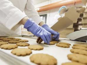 Sélection et exigences des chapeaux de travail pour les entreprises alimentaires