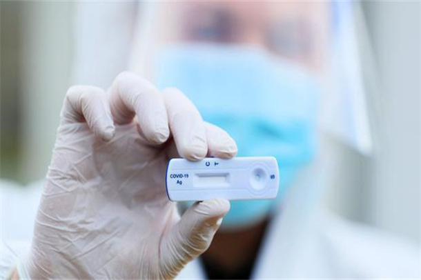 La FDA affirme que les tests antigéniques Covid-19 pourraient être moins sensibles au variant Omicron, mais qu'ils restent un outil important
